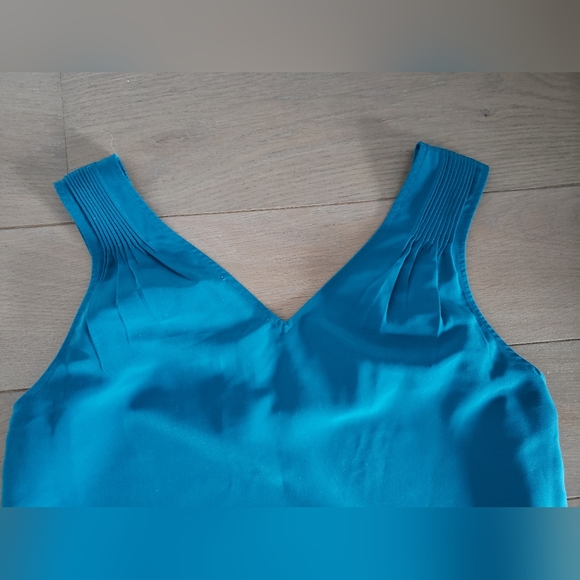 Halston sleeveless blouse - Picture 2 of 4